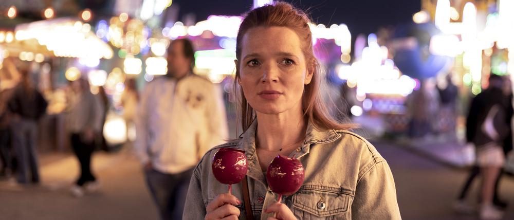 Torschlusspanik oder die neue Freiheit? Sonja (Karoline Herfurth) lässt ihr Date auf dem Rummelplatz sitzen – und hat alleine Spaß.