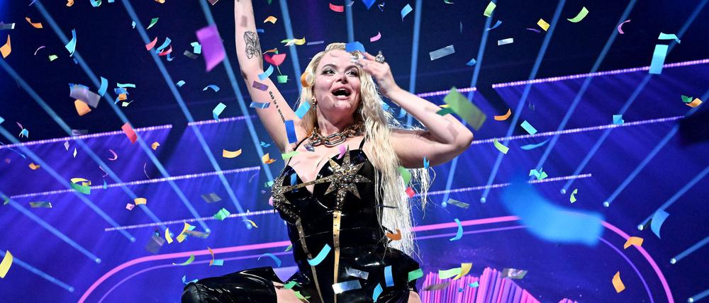 Erika Vikman feiert ihren Sieg beim finnischen Vorentscheid für den Eurovision Song Contest.