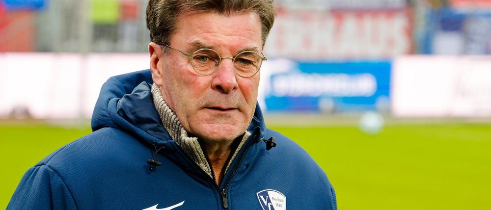 Der VfL Bochum will Trainer Dieter Hecking über die laufende Saison hinaus halten.
