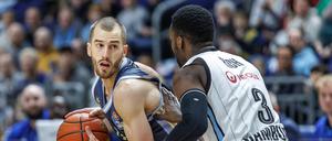 Matt Thomas (links) war der beste Werfer im Spiel gegen Hamburg.  