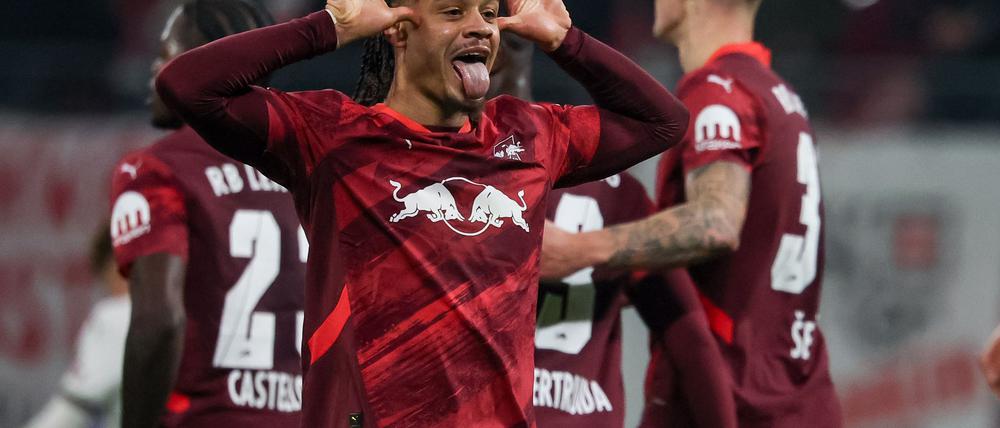 Xavi Simons jubelt nach seinem Tor zum 2:0.