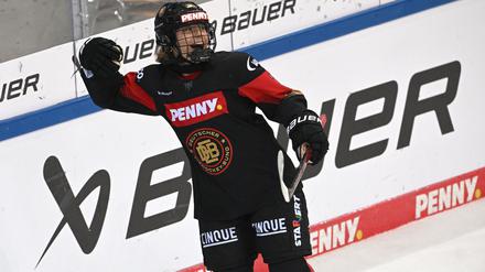 Nach Zwillingsschwester Lilli traf auch Luisa Welcke für die deutschen Eishockey-Frauen.