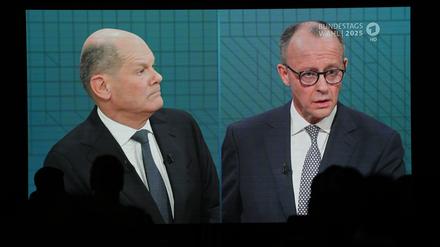Bundeskanzler Olaf Scholz (SPD, l), neben Friedrich Merz, Unions-Kanzlerkandidat und CDU Bundesvorsitzender, beim TV-Duell von ARD und ZDF am Sonntagabend: Aus Sicht der Zuschauer konnte sich weder der eine noch der andere durchsetzen.