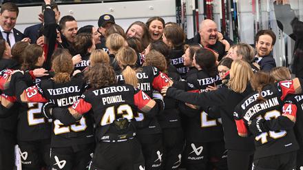 Deutschlands Frauen jubeln über ihren Sieg und die Olympiaqualifikation.