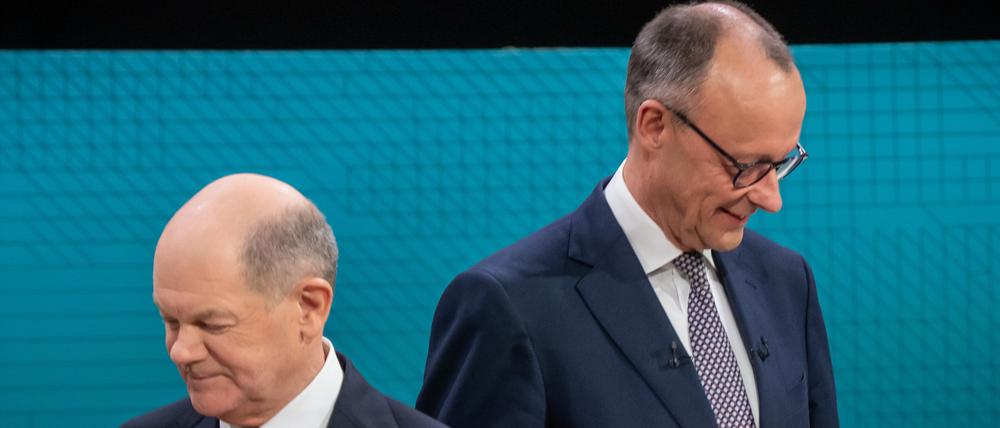 Im Studio: Bundeskanzler Olaf Scholz (SPD) und Friedrich Merz, Unions-Kanzlerkandidat.