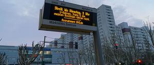BVG Streik Anzeige im Märkischen Viertel