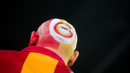 Adana Demirspor verlässt in einem türkischen Erstliga-Spiel bei Galatasaray aus Protest das Spielfeld.