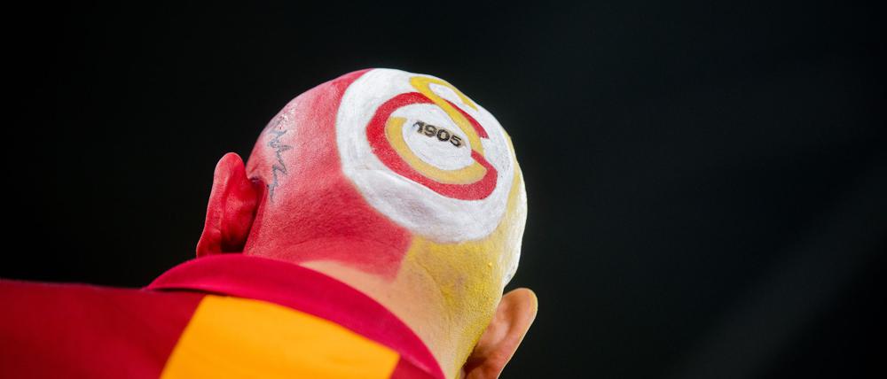 Adana Demirspor verlässt in einem türkischen Erstliga-Spiel bei Galatasaray aus Protest das Spielfeld.