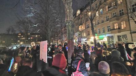 Lichterkette gegen rechts auf dem Boxhagener Platz. 