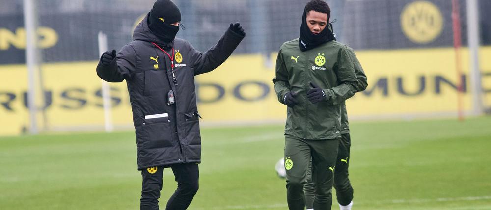 Niko Kovac musste sich beim Abschlusstraining in Dortmund warm anziehen.