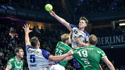 Kurz vorher gewann der kroatische Handballer Josip Simic (5) bei der WM noch Silber, nun kehrt er zurück in die frustrierende Bundesliga-Realität der Potsdamer.