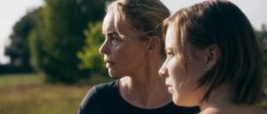 Ungleiches Paar: Nina Hoss und Saskia Rosendahl in „Zikaden“.  