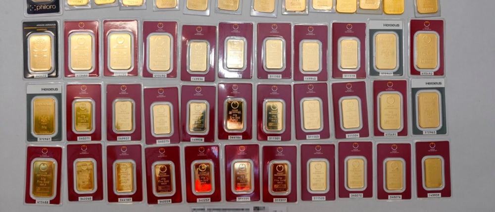Von der österreichischen Polizei wurde Gold sichergestellt. Die „Schamanin“ ist auf der Flucht.