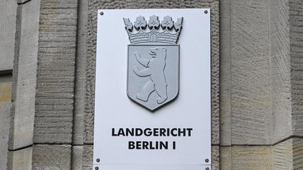 Gegen vier 18- bis 21-Jährige ergingen nach einem nächtlichen Raubüberfall mehrjährige Haftstrafen. (Archivbild) 