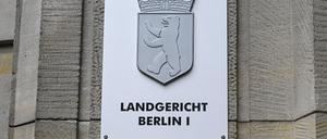 Gegen vier 18- bis 21-Jährige ergingen nach einem nächtlichen Raubüberfall mehrjährige Haftstrafen. (Archivbild) 