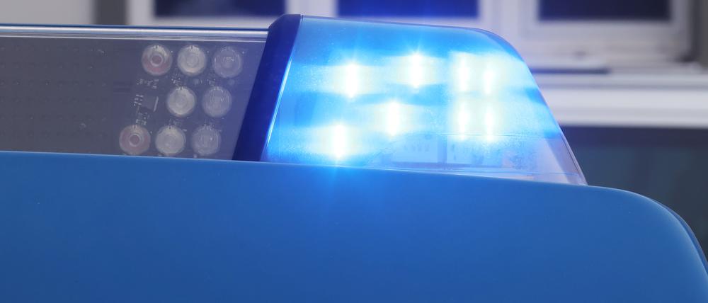 Polizisten auf Streife beobachteten in Potsdam einen Mann beim Bekleben von Wahlplakaten (Symbolbild).