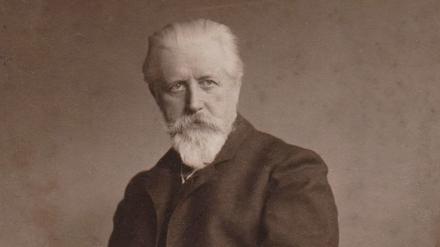 Auch als Fotograf hatte Ottomar Anschütz Pionierarbeit geleistet: Er entwickelte den Schlitzverschluss, der sehr kurze Belichtungszeiten ermöglicht und Anhängern der analogen Fotografie noch heute vertraut ist. 