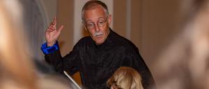 Prof. Kristian Commichau, Künstlerischer Leiter und Gründer des
Orchesters Sinfonietta Potsdam und des Chors Campus Cantabile.
