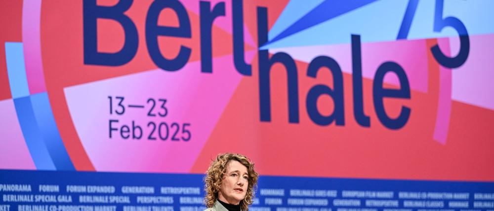 Intendantin Tuttle: „Je mehr die Debatte sich radikalisiert, desto dringender brauchen wir einen Ort für differenzierte Gespräche.“