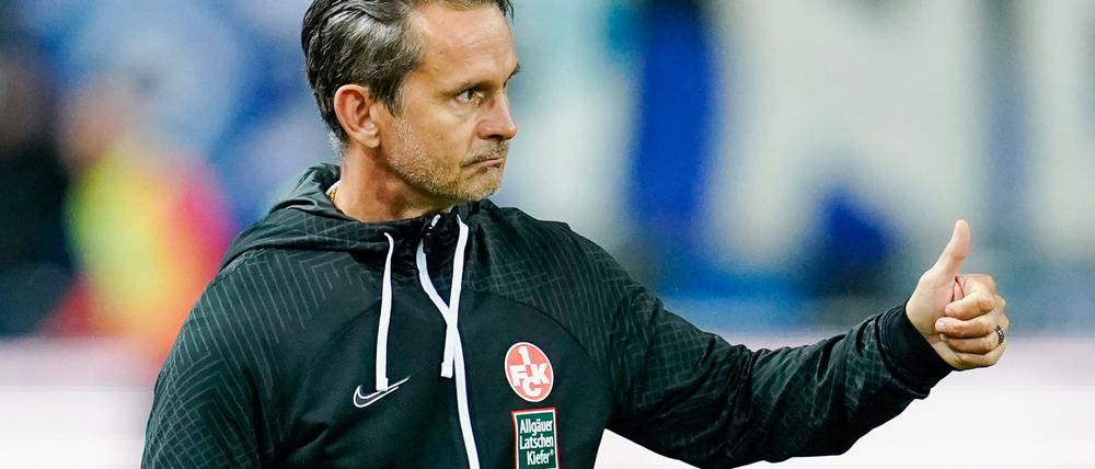 In Darmstadt wurde er als Held gefeiert, danach kam der Karriereknick: Nun versucht sich Dirk Schuster im Ausland. (Archivbild)