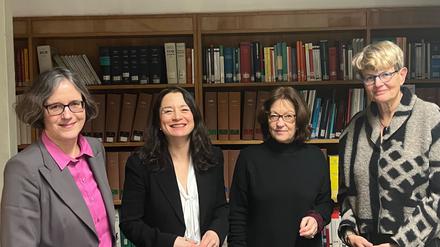 HU-Präsidentin Julia von Blumenthal (links) mit Elif Özmen, Stefanie Schüler-Springorum und Susanne Baer.
