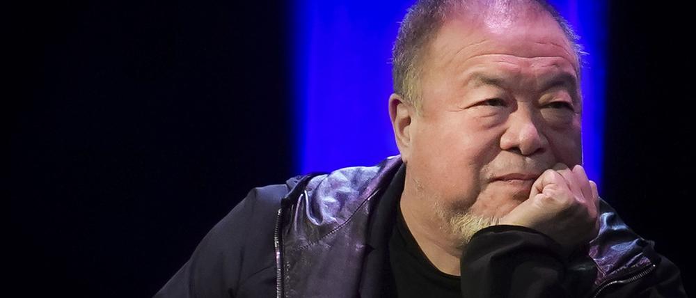 Ai Weiwei sei nicht festgenommen worden, sagte der Polizeisprecher.