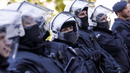 Polizei-Großaufgebot beim Derby 1. FC Köln gegen Borussia Mönchengladbach. Köln, 14.09.2019 *** Police large contingent at the Derby 1 FC Cologne against Borussia Mönchengladbach Cologne, 14 09 2019 Foto:xC.xHardtx/xFuturexImage