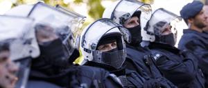 Polizei-Großaufgebot beim Derby 1. FC Köln gegen Borussia Mönchengladbach. Köln, 14.09.2019 *** Police large contingent at the Derby 1 FC Cologne against Borussia Mönchengladbach Cologne, 14 09 2019 Foto:xC.xHardtx/xFuturexImage