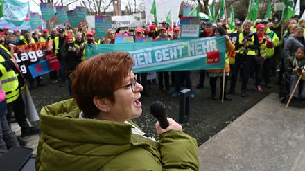 Verdi-Vize Christine Behle kündigt eine mögliche Eskalation vor Bundestagswahl an. (Archivbild)