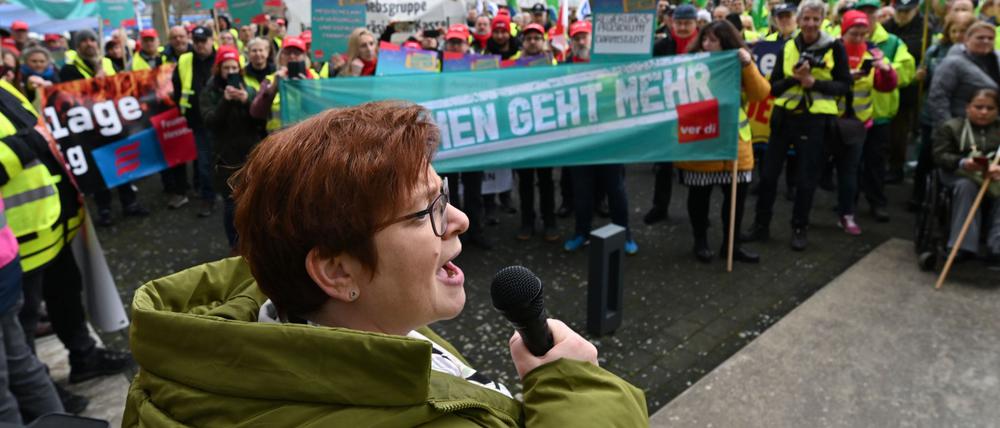 Verdi-Vize Christine Behle kündigt eine mögliche Eskalation vor Bundestagswahl an. (Archivbild)