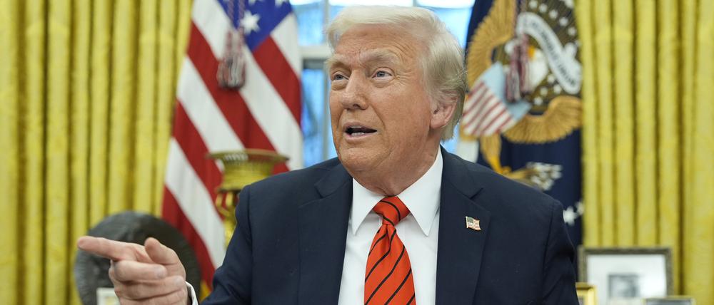 US-Präsident Donald Trump spricht mit Reportern (Archivbild).