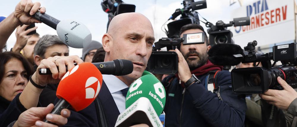 Luis Rubiales wird der sexuellen Aggression und auch der Nötigung beschuldigt.