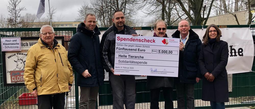 Die Helle Tierarche hat eine Großspende von den Freunden der Hauptstadtzoos erhalten