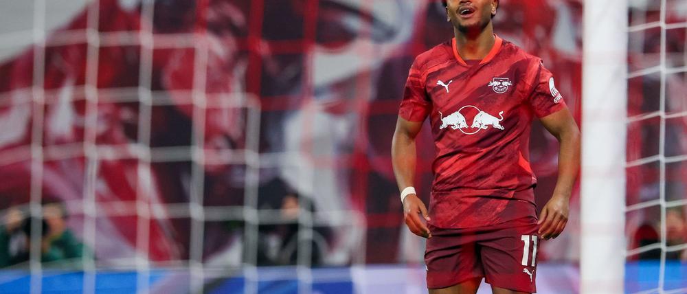 Leipzigs Spieler Loïs Openda wurde in den Netzwerken rassistisch beschimpft. Nun reagierte der Verein.