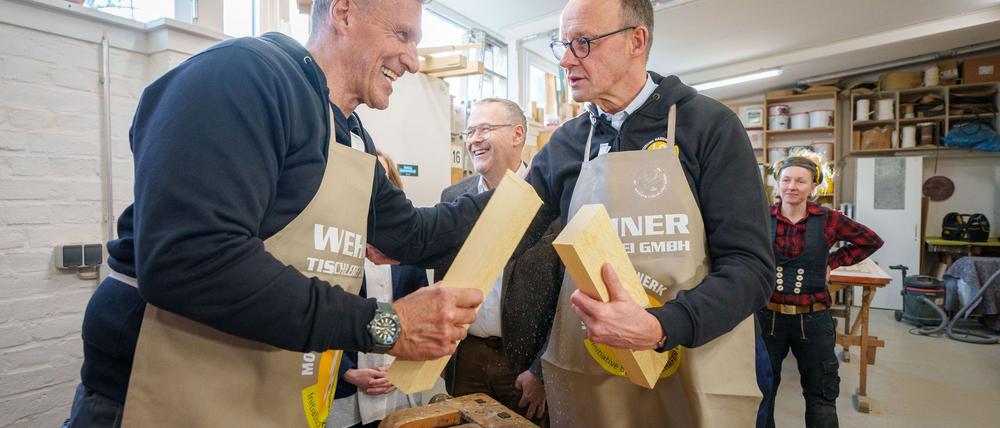 Prominenter Besuch in der Tischlerei Wehner, die es schon seit 140 Jahren gibt.