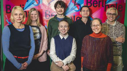 Die Tagesspiegel-Leserjury (v.l.): Manuela Ziegler, Katja Horstmann, Akito Ruhl, Theresa Wiesweg, Maximilian Simbolon, Amari Barash und Julian Gabrysch.