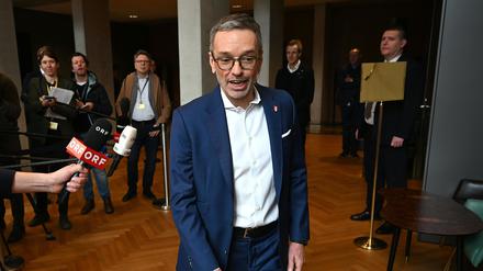 FPÖ-Chef Herbert Kickl vor Beginn der Koalitionsverhandlungen zwischen FPÖ und ÖVP im Parlament in Wien.