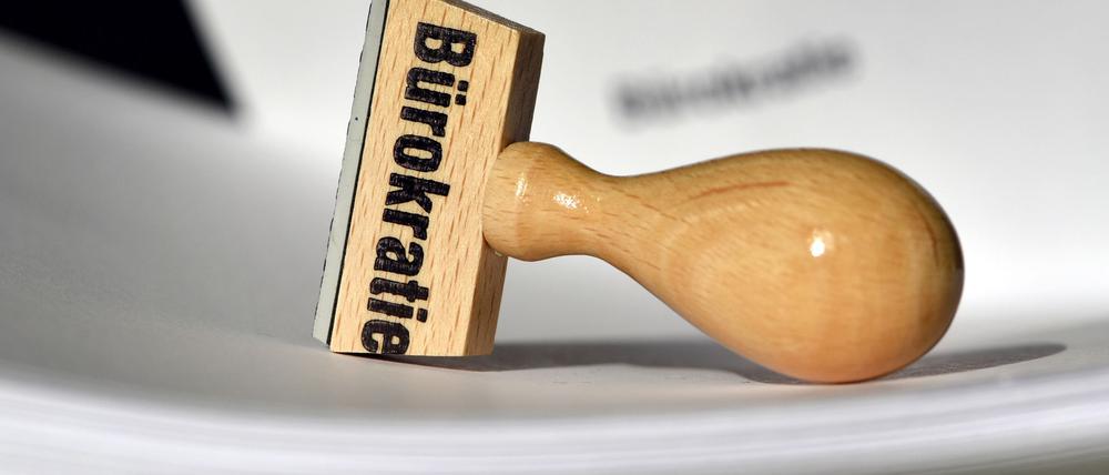 Brandenburg will die Bürokratie entschlacken. (Illustration)