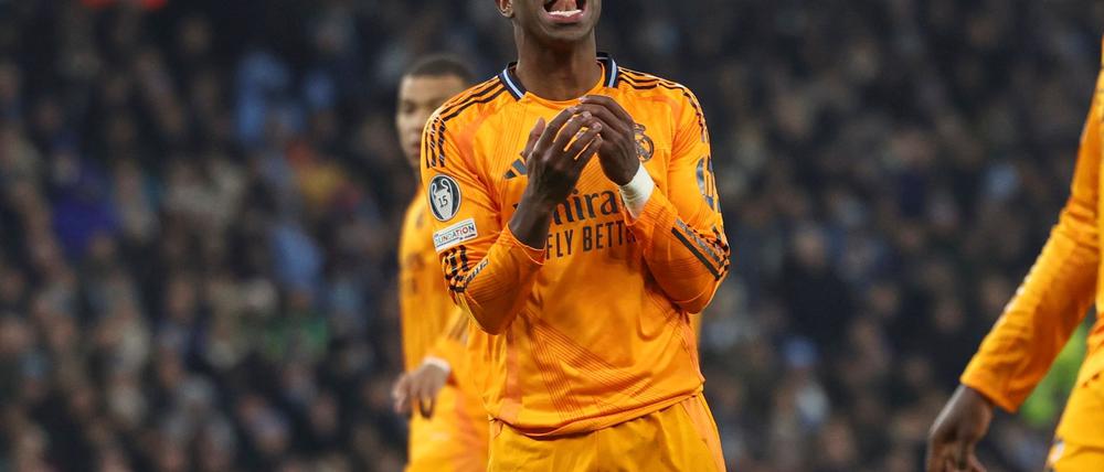 Vinicius Junior von Real Madrid wurde vor dem Spiel bei Manchester City von den Fans des Gastgebers verhöhnt.