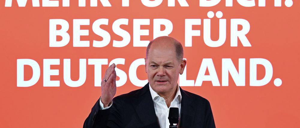 Kanzler Scholz ruft die demokratischen Parteien zu Zusammenarbeit auf.