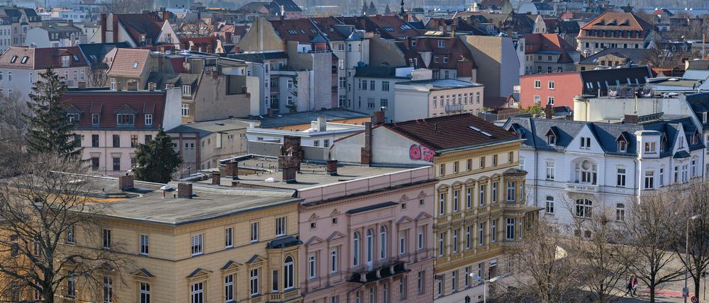 Bei der Bombardierung von Cottbus wurden auch zahlreiche Wohnhäuser zerstört. (Symbolbild)