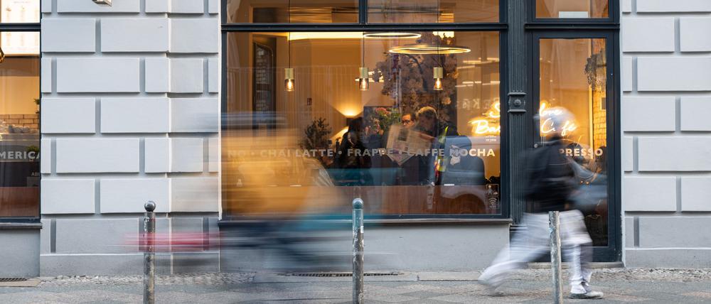 Viele Menschen geben der Studie zufolge Cafés oder Restaurant als Grund für den Besuch der Innenstadt an.