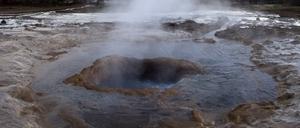Das frühe mikrobielle Leben wurde am Ort der Untersuchung vermutlich mit Nährstoffen aus hydrothermalen Quellen, also heißem Wasser, versorgt.