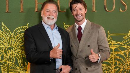 Arnold Schwarzenegger, links, und Patrick Schwarzenegger bei der Premiere der dritten Staffel von „The White Lotus“. 
