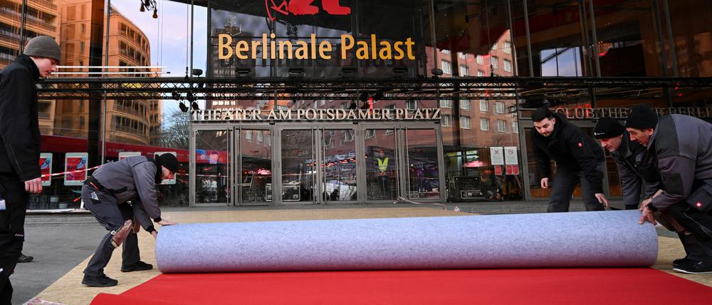 Der Rote Teppich hat noch kein Loch.