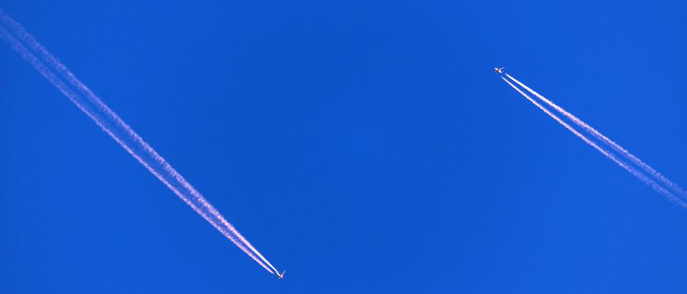 Verkehrsflugzeuge halten sich an bestimmte Luftrouten. (Archivfoto)