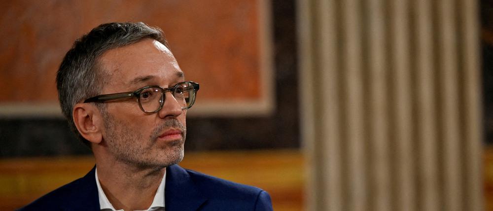 Der Chef der Freiheitlichen Partei (FPÖ), Herbert Kickl, nimmt an einer Fernsehdebatte nach den ersten Exit Polls bei der Bundestagswahl in Wien, Österreich, am 29. September 2024 teil.
