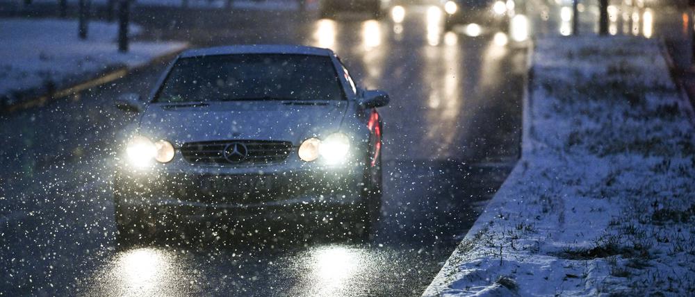 Bereits am Mittwoch rechnet der Deutsche Wetterdienst in Berlin und Brandenburg mit leichtem Schneefall. (Symbolbild)