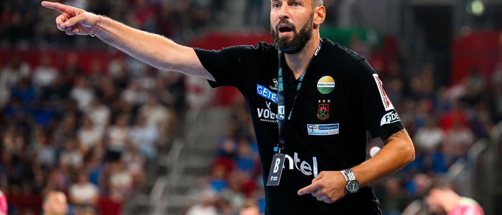 Trainer Bennet Wiegert vom SC Magdeburg berührt der Anschlag immer noch sehr