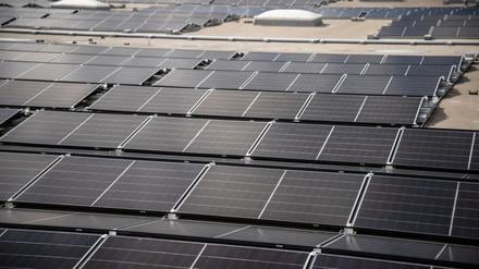 Eine Solaranlage auf einem Logistikzentrum in Marl (NRW)